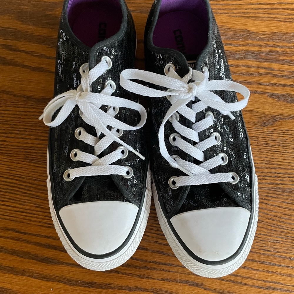 Converse Women’s Black Sequin Low Top Sneakers (Size 8)